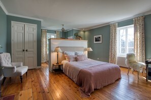 7 Schlafzimmer, Schreibtisch, Bügeleisen/Bügelbrett, Reisekinderbett