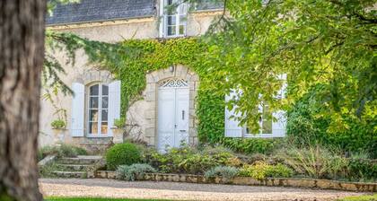 La Chartreuse des Ormeaux, domaine privé en Périgord avec piscine chauffée