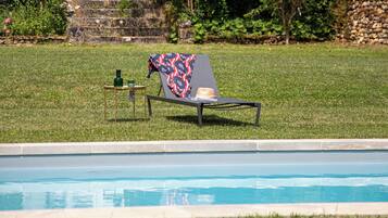 Alberca al aire libre y alberca climatizada