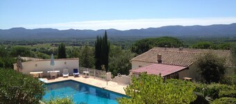 Private 2-bedroom house set around a large 12 m X 6 m swimming pool in the heart of a pine forest