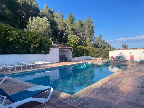 Maison privée 2 chambres autour d'une grande piscine 12 m X 6 coeur d'une pinède