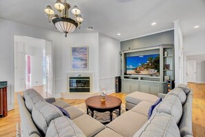 Smart TV, fireplace, ping pong, printers - 5 on 56th by Wild Dunes, close to Resort Core with Resort Amenity Access (Isle of Palms)