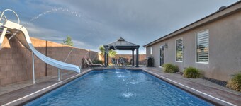 STUNNING/IMMACULATE4bd/2ba PrivatePool/WaterSLIDE new beds!!BOOK