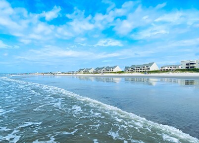 Bright and Beachy Oceanfront Condo - Linens included!
