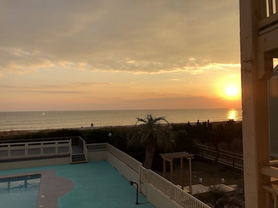 Bright and Beachy Oceanfront Condo - Linens included!