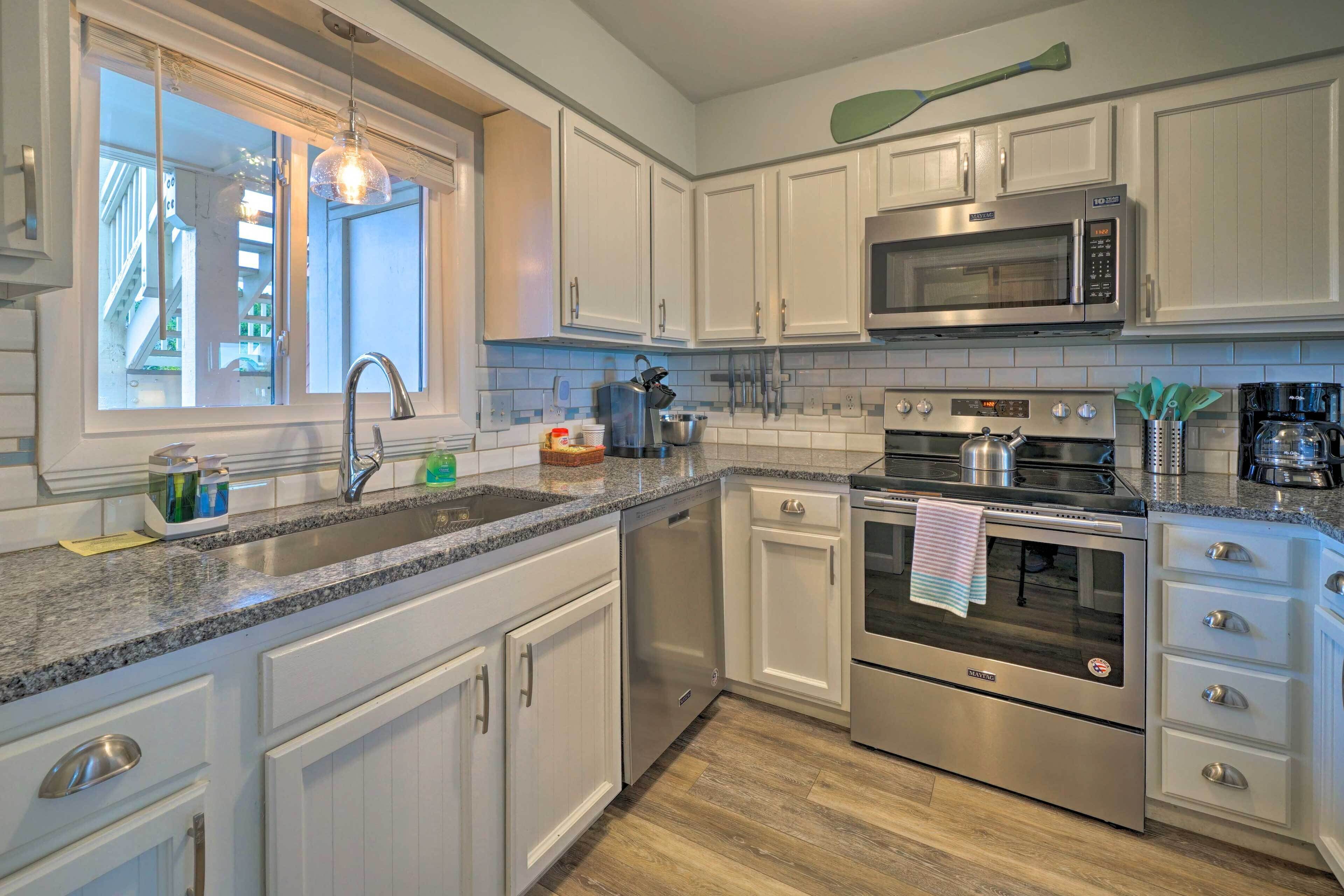 Coffee/tea maker, fridge, microwave, oven