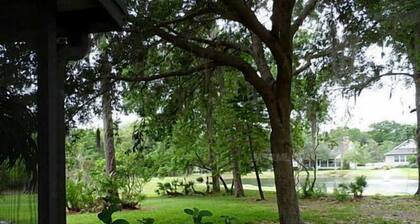 ONE BEDROOM NICE 1 AND 1/2 BATH WITH LARGE SCREEN PORCH