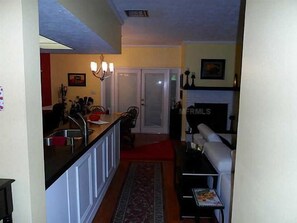 Interior - ONE BEDROOM NICE 1 AND 1/2 BATH WITH LARGE SCREEN PORCH (Wesley Chapel)