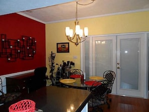 Dining - ONE BEDROOM NICE 1 AND 1/2 BATH WITH LARGE SCREEN PORCH (Wesley Chapel)