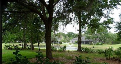 ONE BEDROOM NICE 1 AND 1/2 BATH WITH LARGE SCREEN PORCH