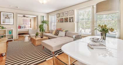 Midtown Light filled Stylish Walkable everywhere