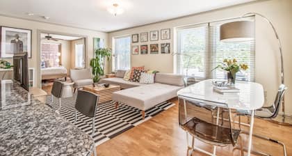 Midtown Light filled Stylish Walkable everywhere