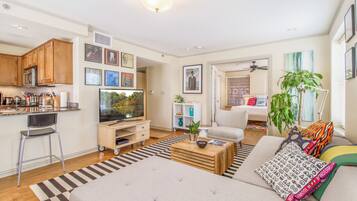 2 多间卧室、办公桌、熨斗/熨衣板、旅行婴儿床