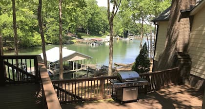 Waterfront Guest House on kaunis Lake Norman