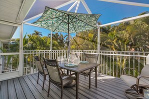 Outdoor dining - Island Hideaway East: 5 Minute Walk to Beach, Private Pool by Anna Maria Life Vacation Rentals (Holmes Beach)