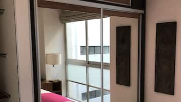 1 habitación, tabla de planchar con plancha, wifi gratis y ropa de cama