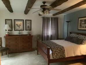 2 makuuhuonetta, silitysrauta/-lauta, Wi-Fi, vuodevaatteet