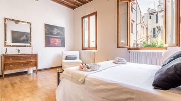 2 Schlafzimmer, Schreibtisch, Bügeleisen/Bügelbrett, WLAN