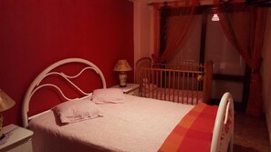 2 chambres, fer et planche Ă repasser, Wi-Fi, draps fournis