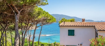 Villa with private beach access