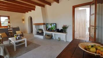 Télévision, cheminée