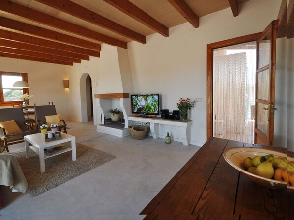 TV, fireplace - Modern country house with private pool (Felanitx)