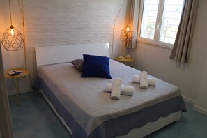 1 dormitorio, tabla de planchar con plancha, wifi y ropa de cama