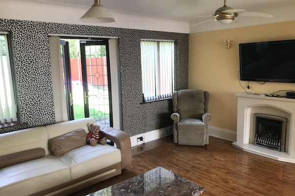 Älytelevisio, takka, DVD-soitin