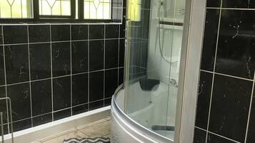 Badkar/dusch, bubbelbadkar, hÄrtork och bidé