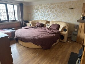 8 Schlafzimmer, Bügeleisen/Bügelbrett, WLAN, Bettwäsche