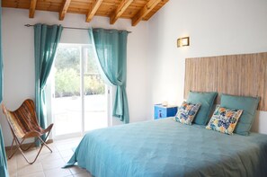 4 bedrooms, WiFi, bed sheets, wheelchair access