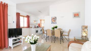 Een televisie en een dvd-speler