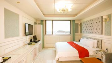 Deluxe Room | 1 bedroom, desk, free WiFi