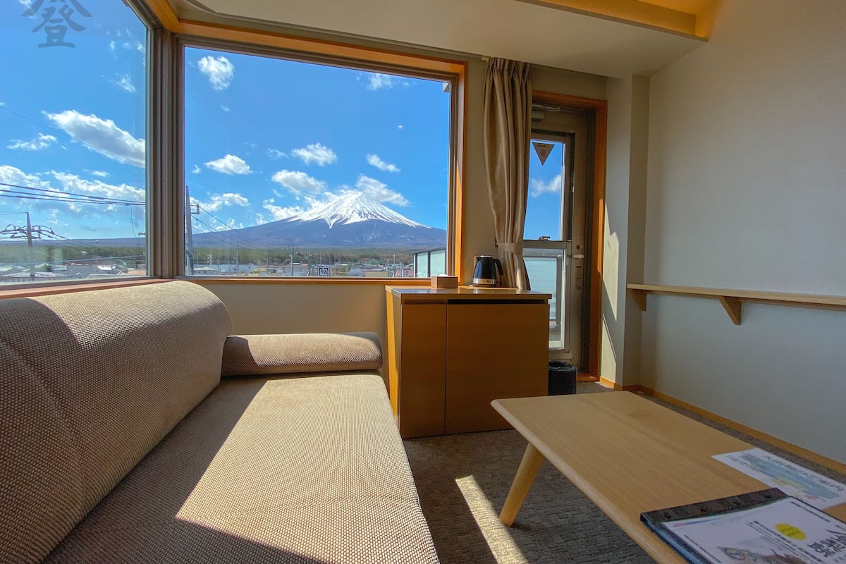 deluxe twin room - mountain view with terrace (corner room, 34.33sqm)	 | living area | 43-inch flat-screen tv with digital channels, tv