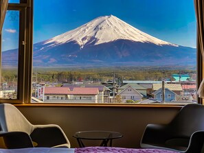 Standard-Zweibettzimmer (Top Floor, Mt. Fuji View)