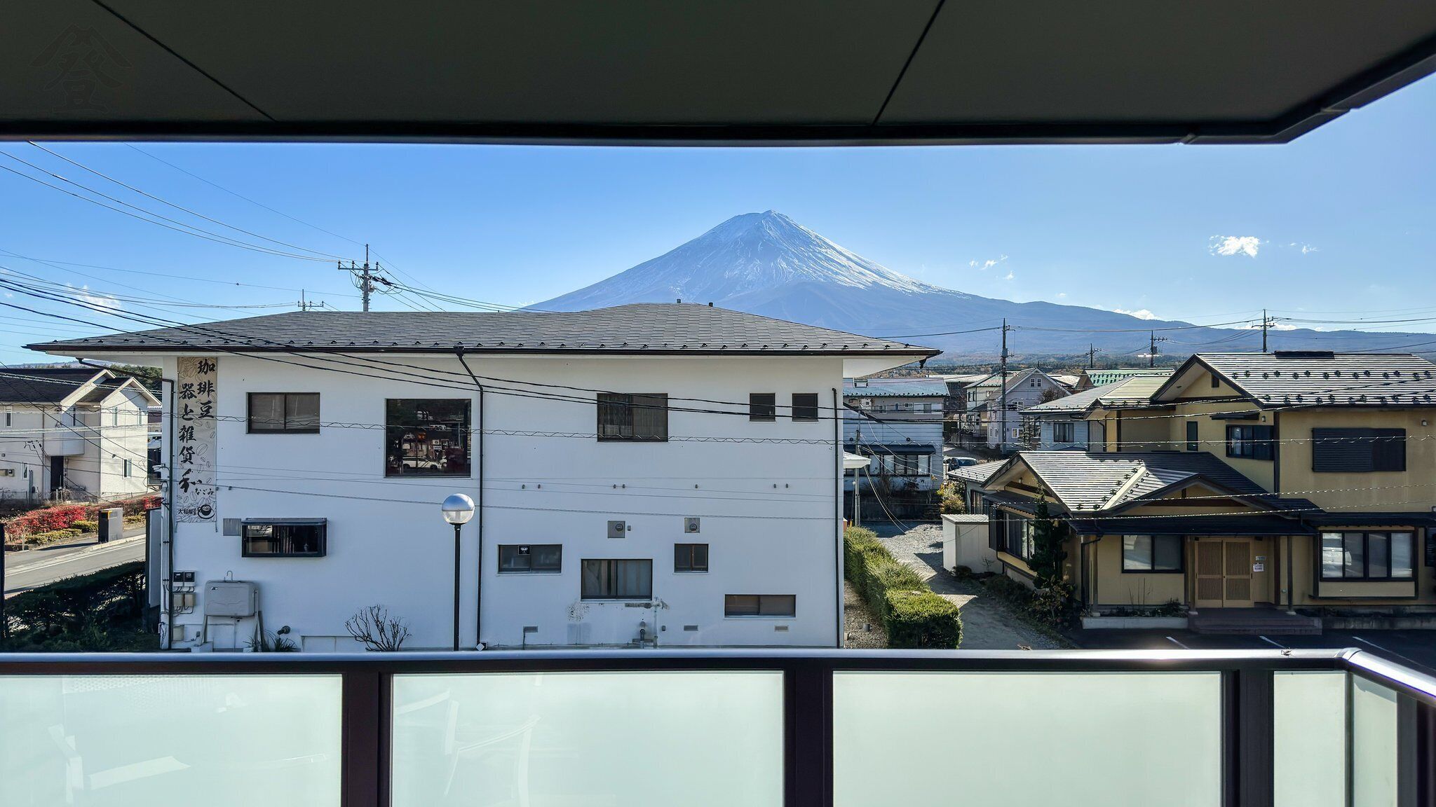 A residential area with a view of a mountain.