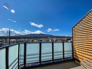 Chambre Deluxe avec lits jumeaux, terrasse, vue montagne (Corner Room, 34.33sqm) | Vue depuis le balcon
