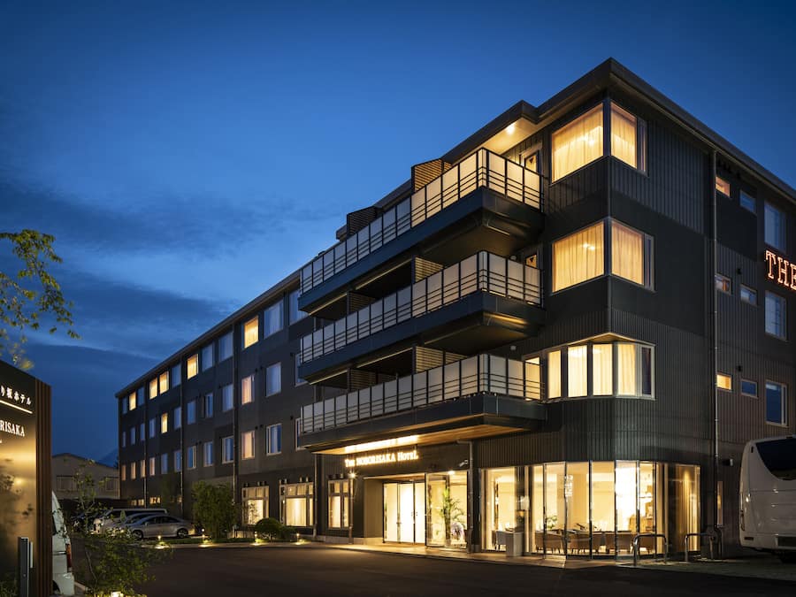 Voorkant accommodatie - avond/nacht