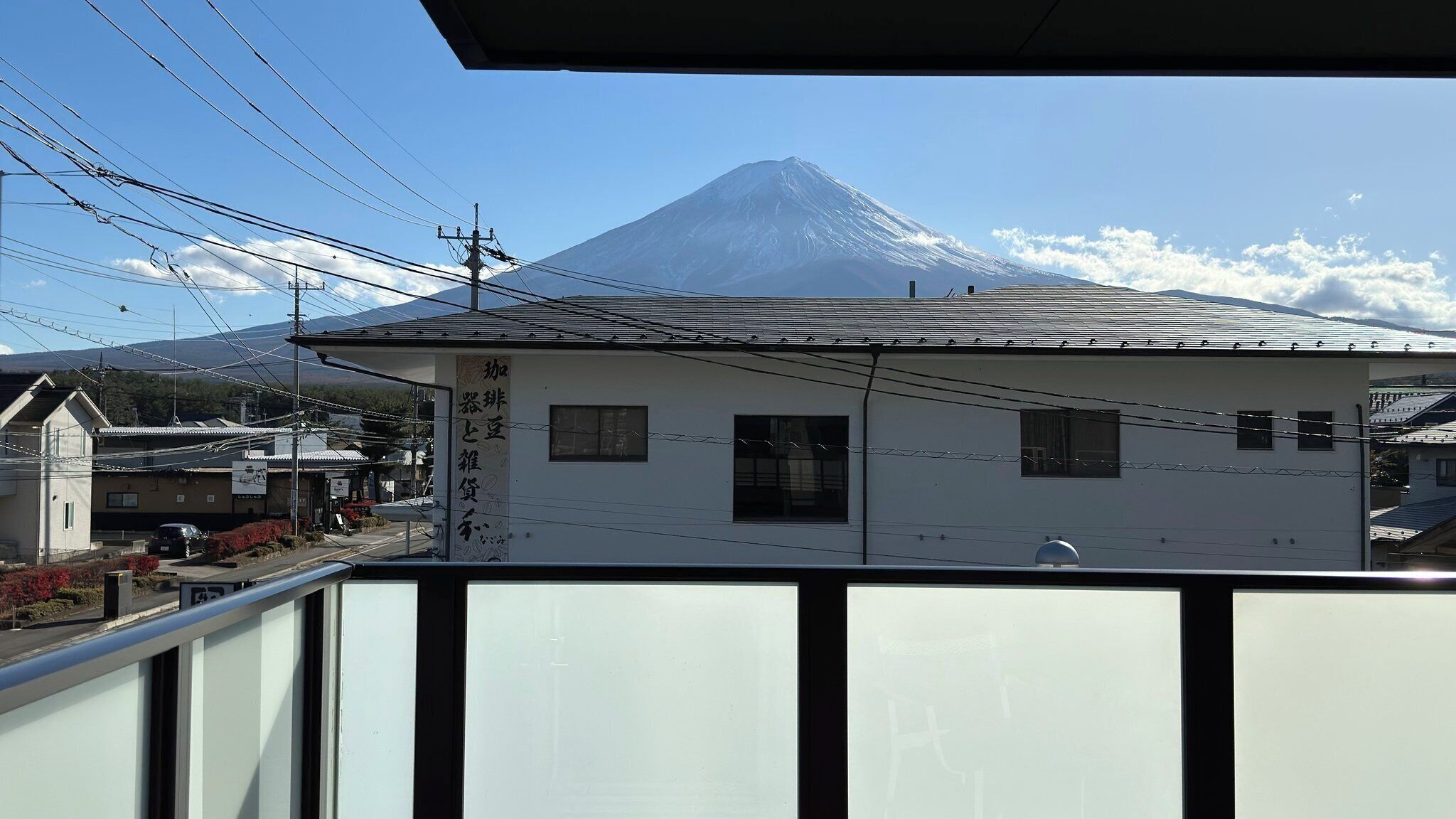 A building with a view of a mountain.