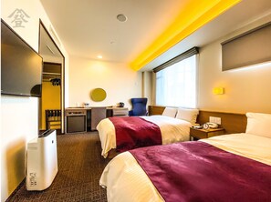 1 bedroom, down duvets, desk, blackout curtains