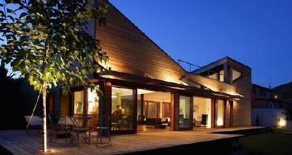 Architect-designed villa in Cassis, 4 bedrooms, private pool, pets welcome.