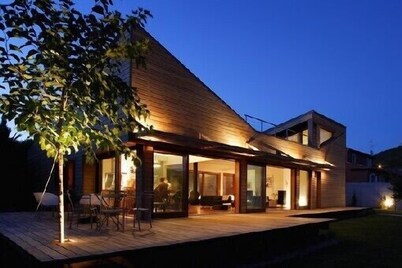 Architect-designed villa in Cassis, 4 bedrooms, private pool, pets welcome.