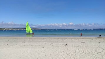 Una spiaggia nelle vicinanze