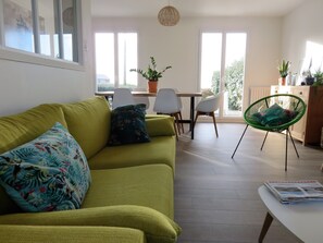 Télévision, baby-foot