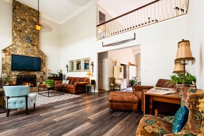 Smart TV, fireplace, DVD player, table tennis