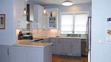 Coffee/tea maker, fridge, microwave, oven