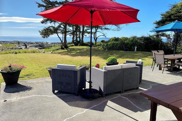 Relax on the patio while enjoying the fantastic view & an abundance of wildlife!