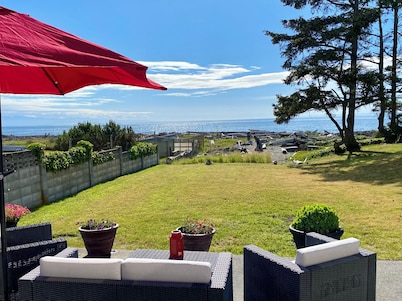 Deception Pass Getaway AMAZING SUNSETS, EAGLES GALORE, BEACHFRONT, HUGE FIRE PIT