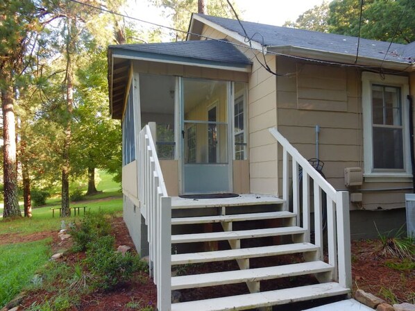 Exterior detail - LAKE SIDE COTTAGE · NO SUNDAY CHECK INS Lakeside Cottage (Guild)