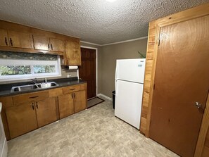 冰箱、微波炉、茶具/咖啡用具、厨具/餐具